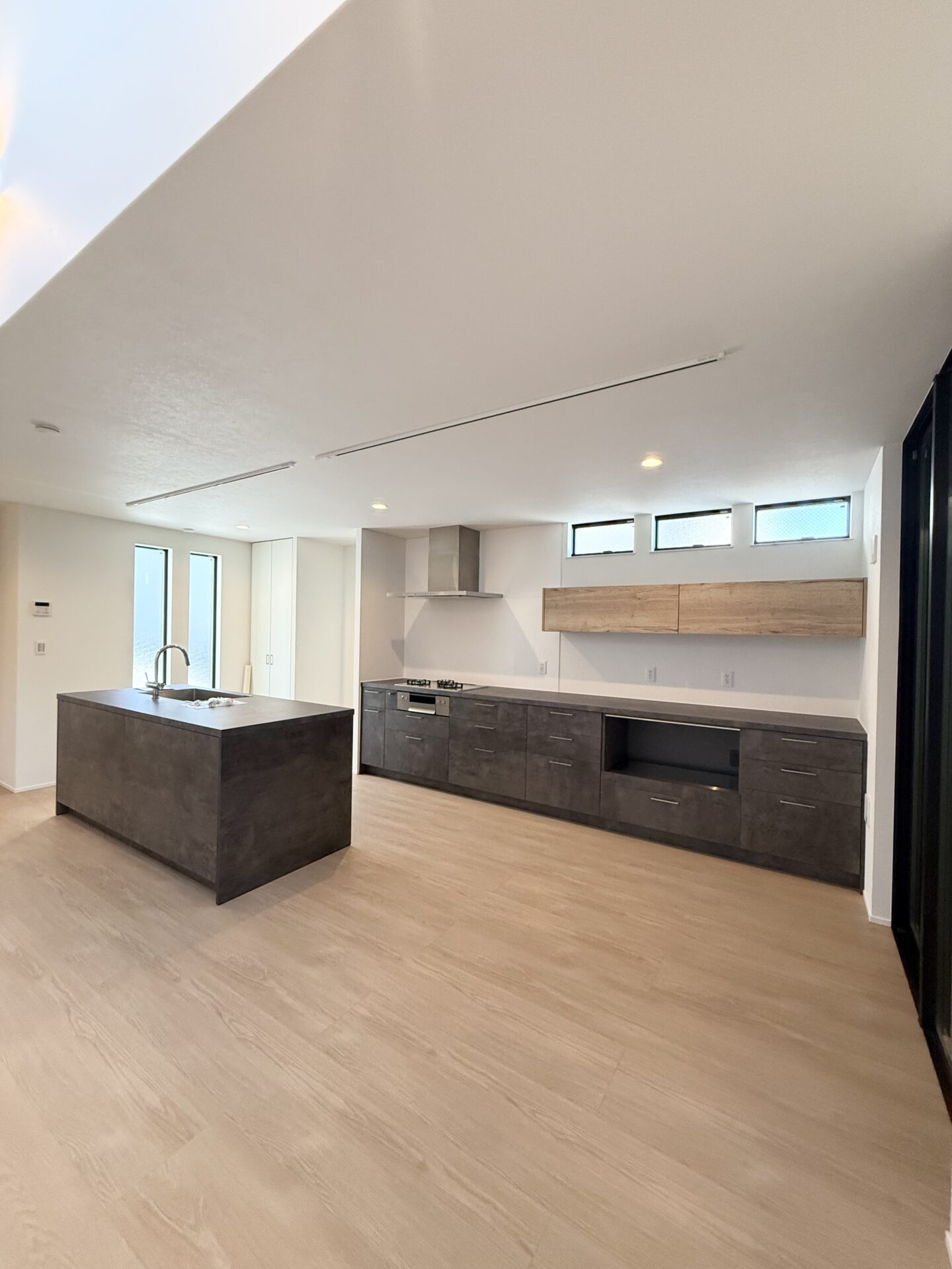 ホワイトを基調としたシンプルモダンな住まい