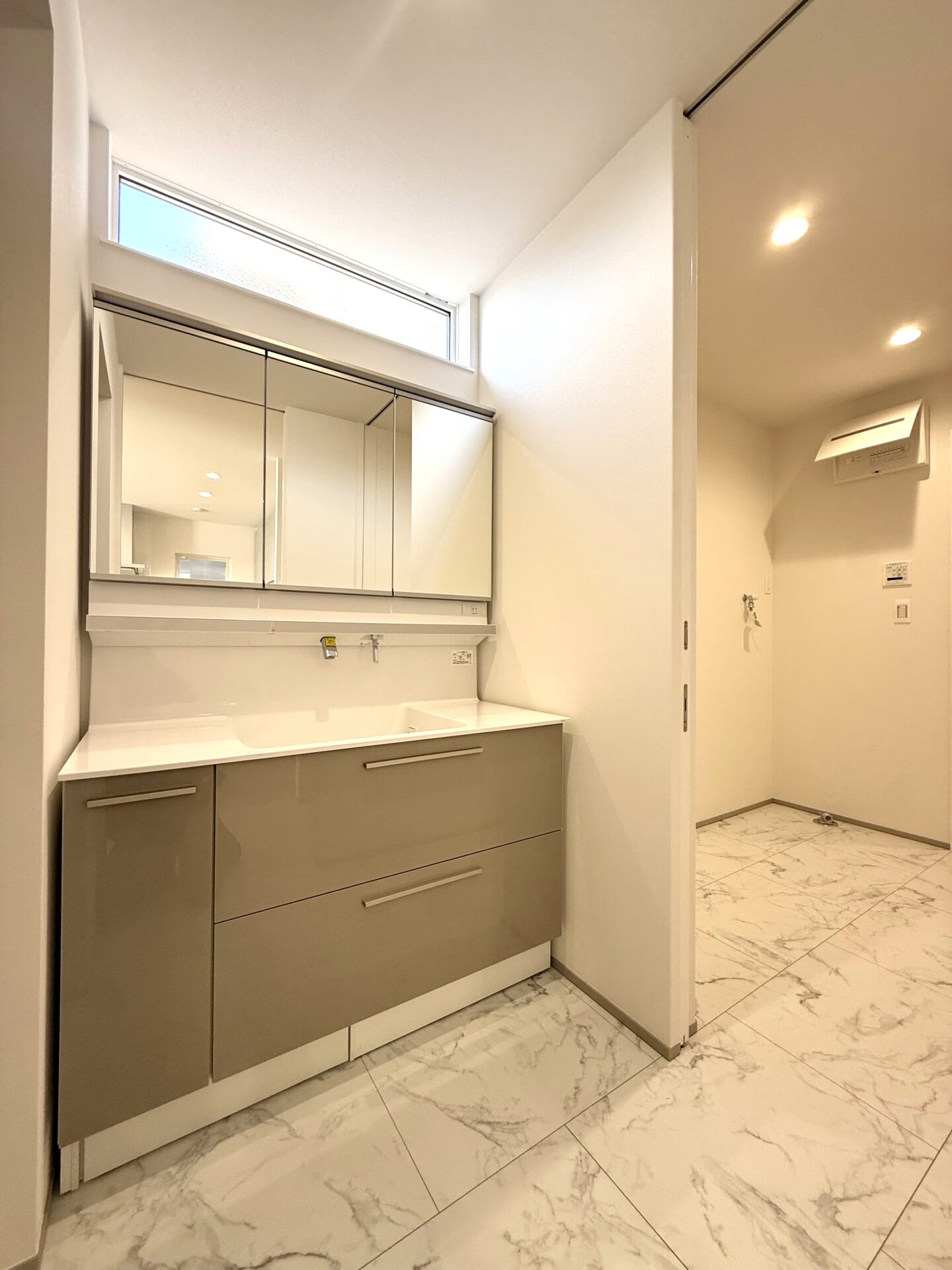 大開口と吹抜けを楽しむ、ゆとりのある家